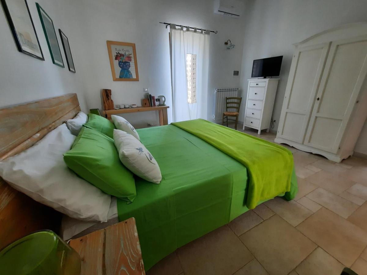 Le Radici Bed and Breakfast Monopoli Exteriör bild
